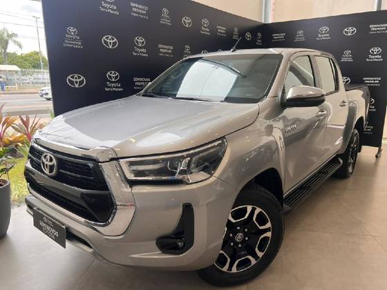 TOYOTA HILUX 2.8 D-4D TURBO DIESEL CD SRV 4X4 AUTOMÁTICO